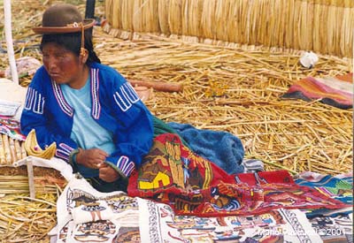 Mujer Uro_Titicaca_Peru